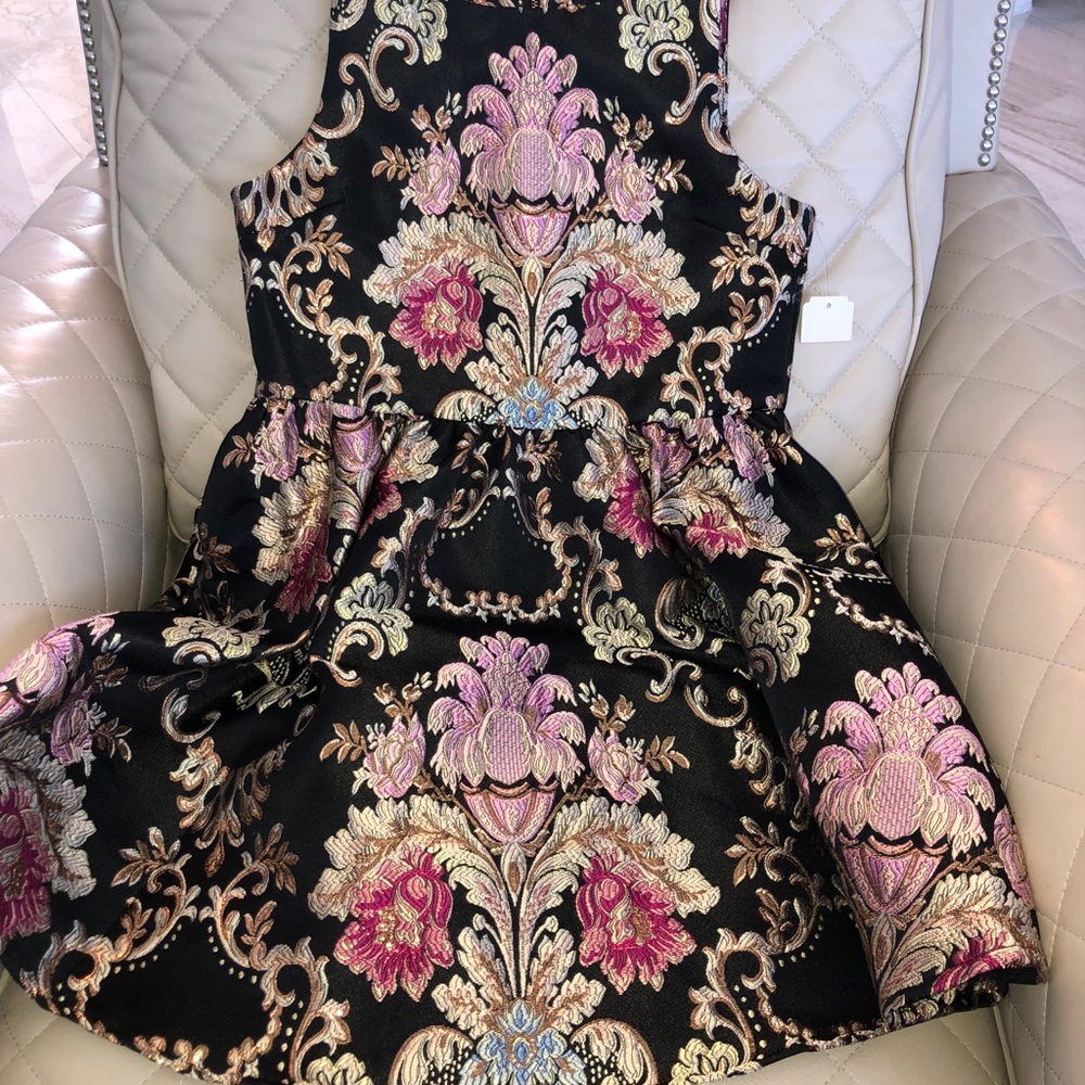 👄ROMANTIC FLORAL DRESS WITH METALLIC THREAD NWOT